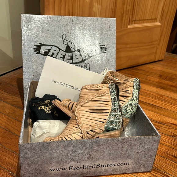 Freebird Bela Taupe Multi Size 8 Just about New! - Picture 5 of 8